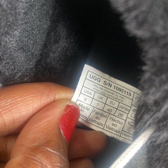 UGG FURRY UGG SANDAL - Picture 7 of 8